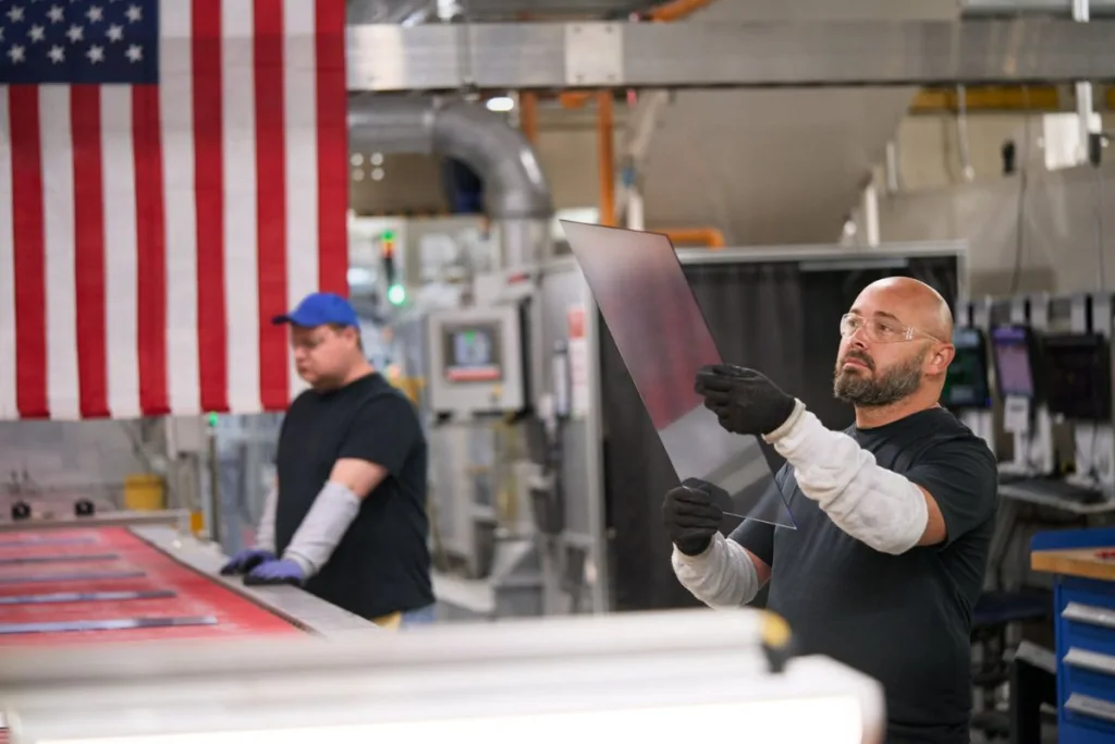 Apple to manufacture all iPhone and Apple Watch cover glass in the U.S. — The Apple Post 2